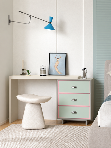 Aura Luxe Vanity Table